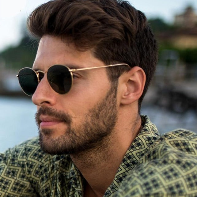 Ochelari de soare pentru bărbați eleganți