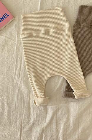 Pantaloni confortabili pentru cei mici