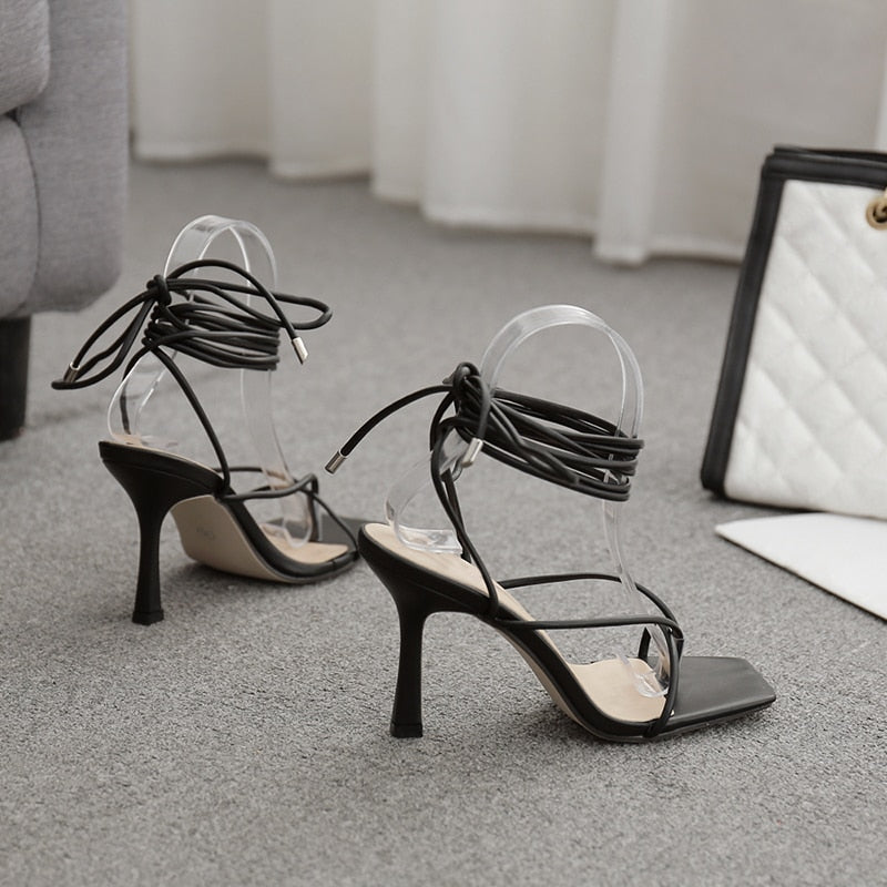 Sandale cu toc elegante pentru femei