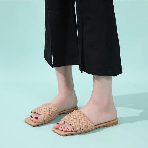 Papuci la modă pentru femei de vară